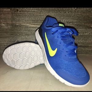 NWT !! NIKE FLEX EXPERIENCE 4